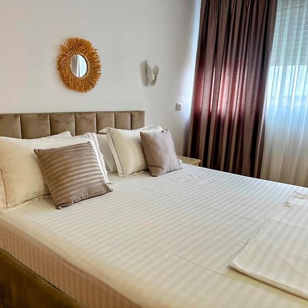 Madalin Seaside Apartment Vlore Exterior photo